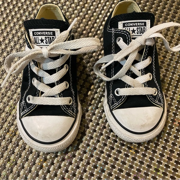 Converse Sneakers size 7 - Picture 3 of 8